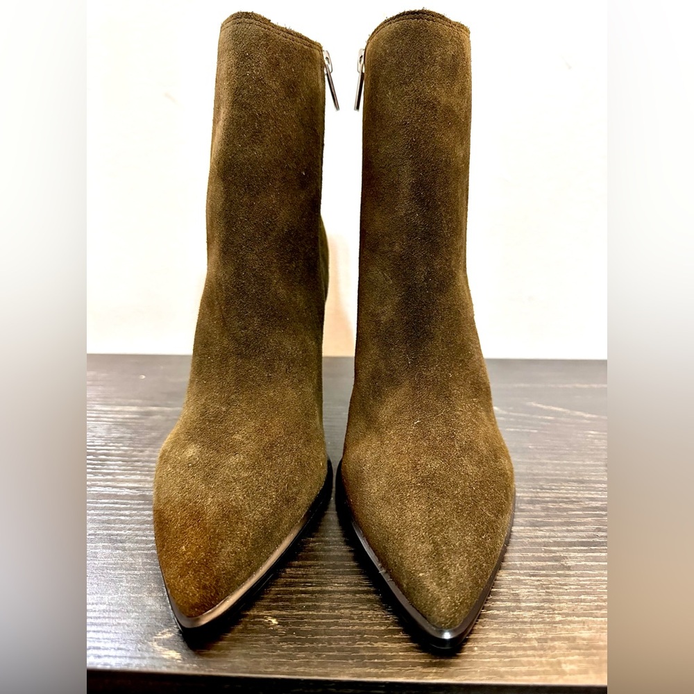 Brand New Marc Fisher Alta boots size 9